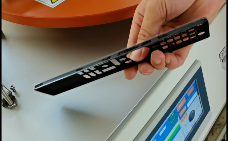 遙控器貼膜機(jī)知名制造商，雙工位中框貼膜機(jī)