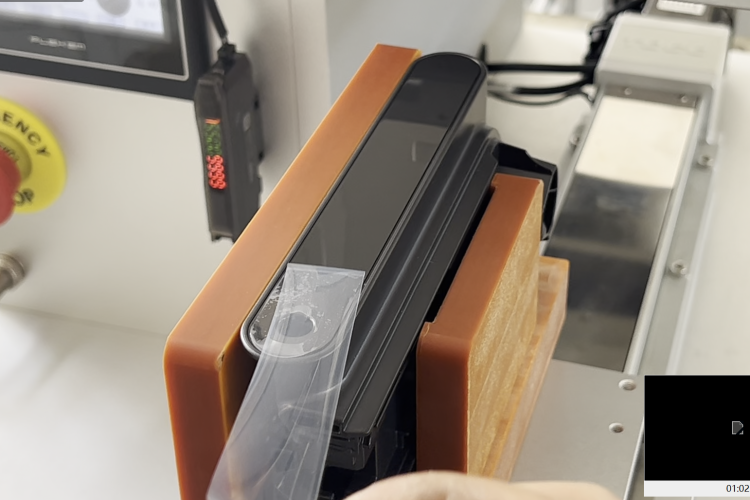 相機邊框貼膜物料損耗率居高不下，成本如何管控？